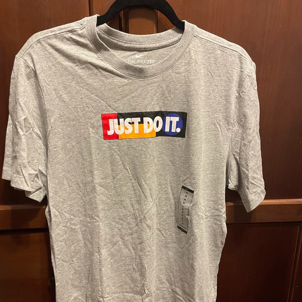 Nike men’s tee shirt